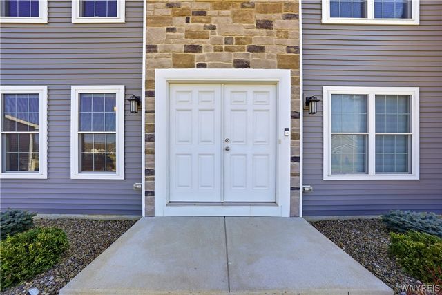 3353 Cedar Valley, Hamburg, NY 14075