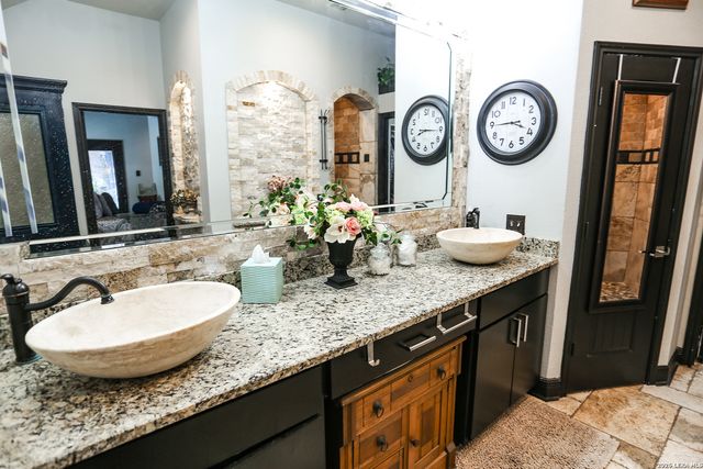 13702 FRENCH PARK, Helotes, TX 78023