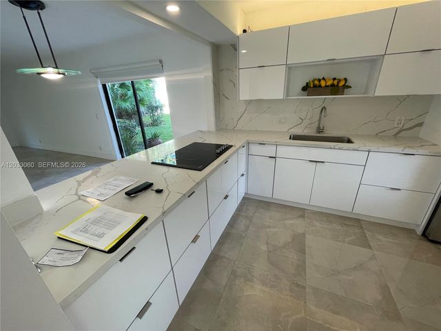 409 Lakeview Dr 104, Weston, FL 33326