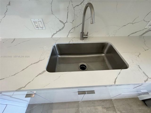 409 Lakeview Dr 104, Weston, FL 33326