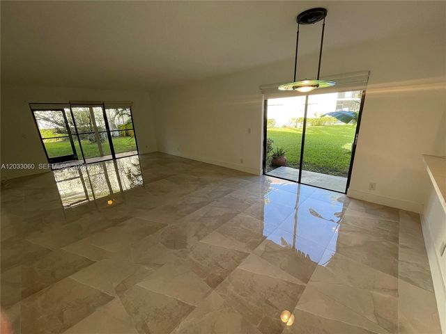 409 Lakeview Dr 104, Weston, FL 33326