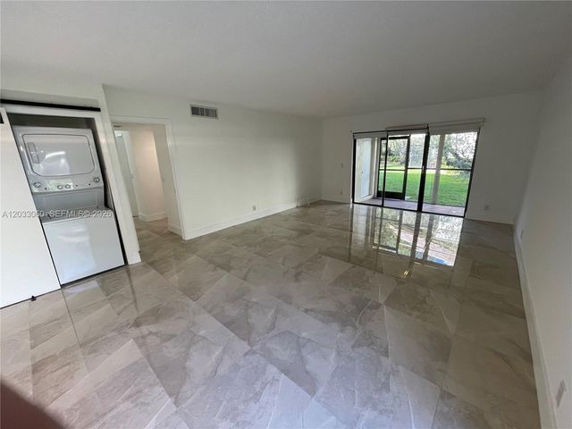 409 Lakeview Dr 104, Weston, FL 33326