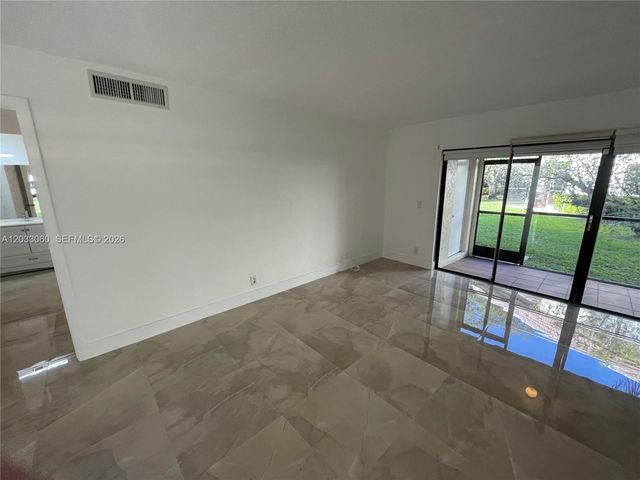 409 Lakeview Dr 104, Weston, FL 33326