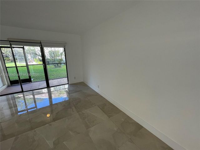 409 Lakeview Dr 104, Weston, FL 33326