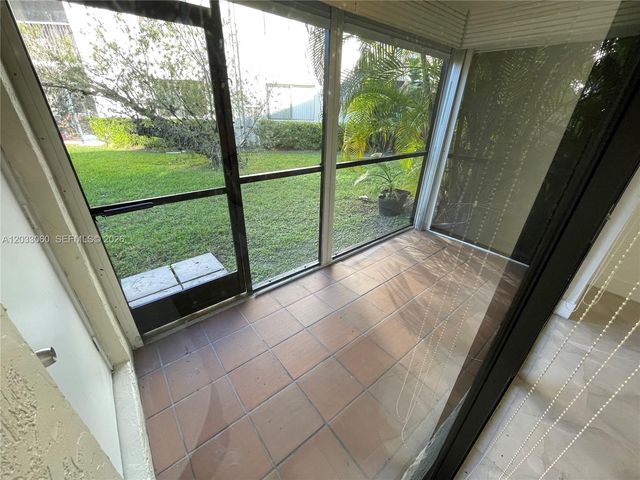 409 Lakeview Dr 104, Weston, FL 33326