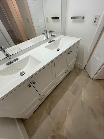 409 Lakeview Dr 104, Weston, FL 33326