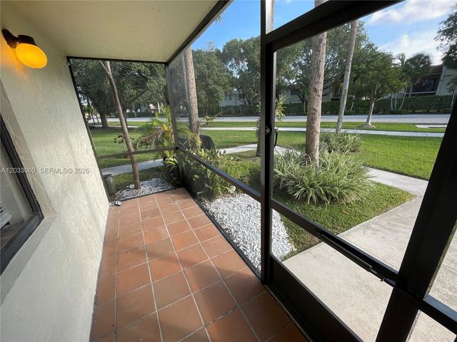 409 Lakeview Dr 104, Weston, FL 33326