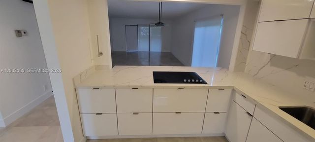 409 Lakeview Dr 104, Weston, FL 33326