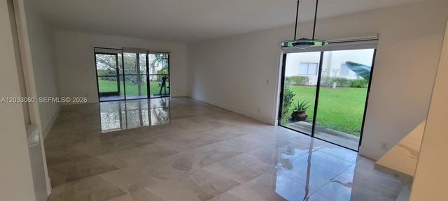 409 Lakeview Dr 104, Weston, FL 33326