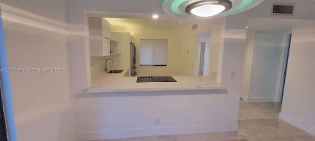 409 Lakeview Dr 104, Weston, FL 33326