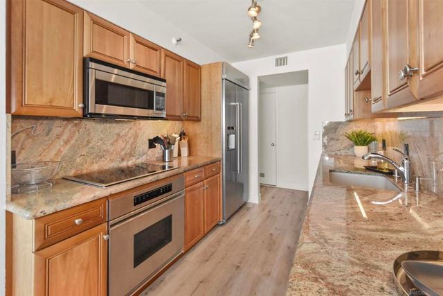 1820 Avenida Del Mundo 1003, Coronado, CA 92118