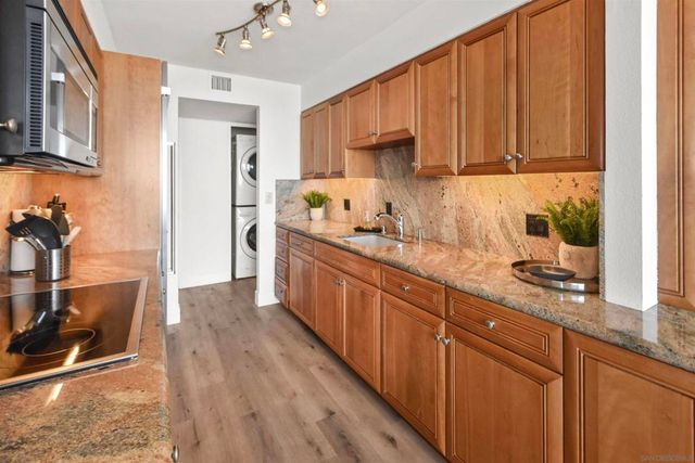 1820 Avenida Del Mundo 1003, Coronado, CA 92118