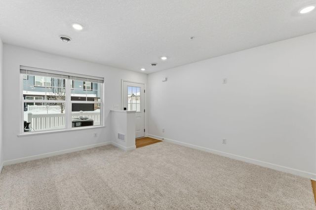 5229 Long Pointe Pass, Woodbury, MN 55129