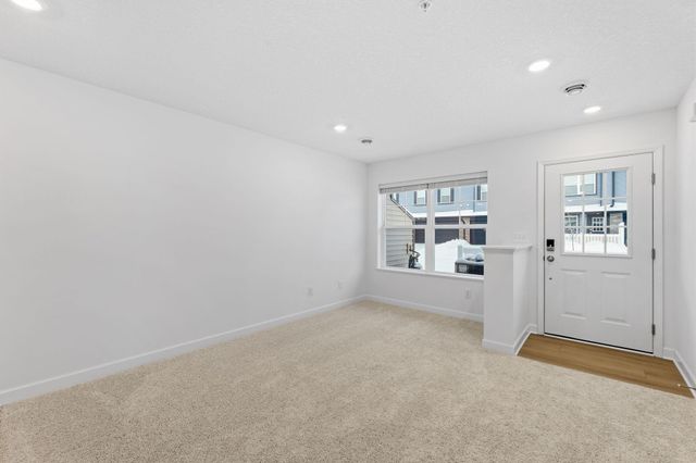 5229 Long Pointe Pass, Woodbury, MN 55129