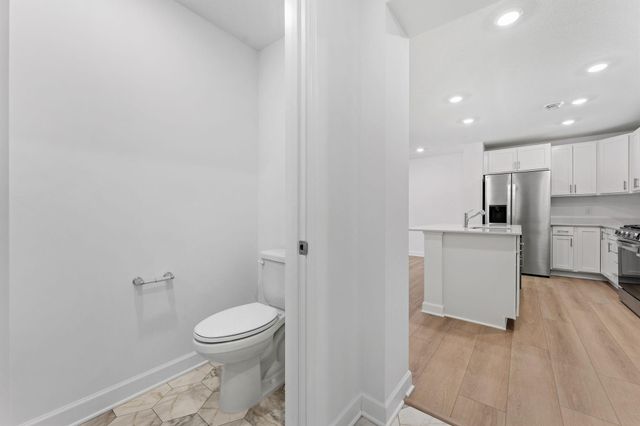 5229 Long Pointe Pass, Woodbury, MN 55129