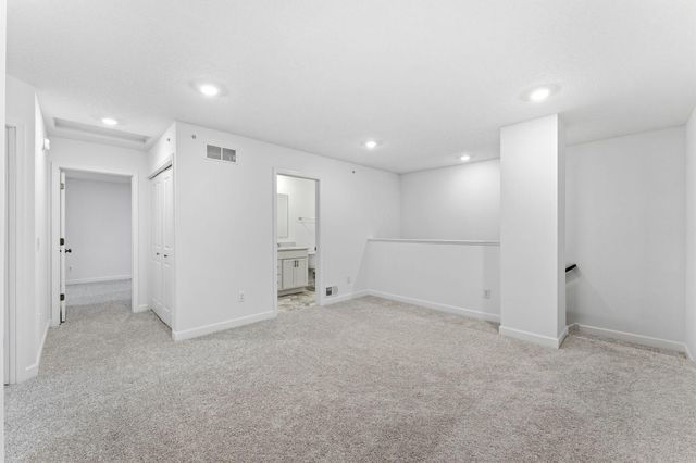 5229 Long Pointe Pass, Woodbury, MN 55129