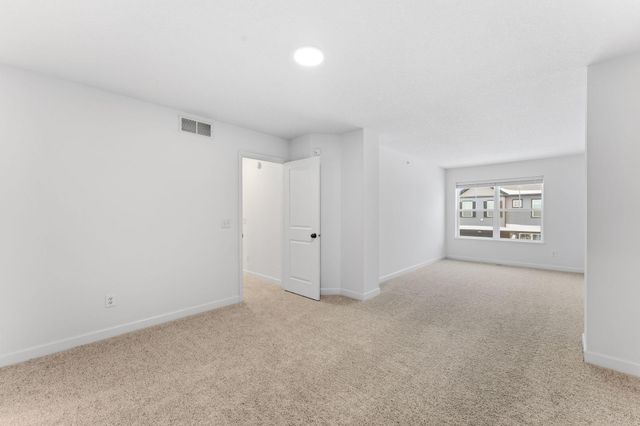 5229 Long Pointe Pass, Woodbury, MN 55129