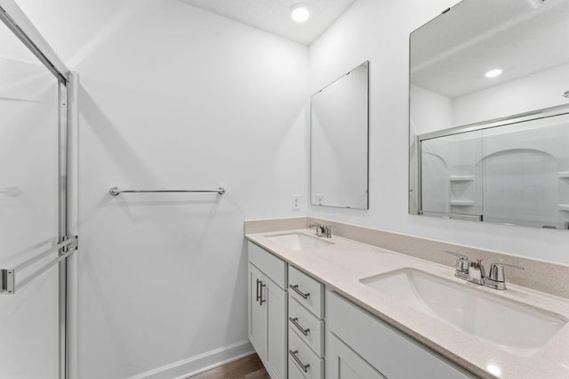 5229 Long Pointe Pass, Woodbury, MN 55129