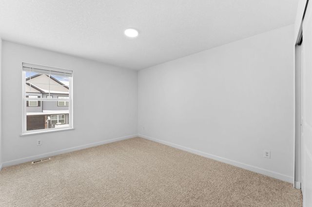 5229 Long Pointe Pass, Woodbury, MN 55129