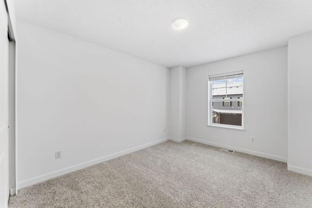 5229 Long Pointe Pass, Woodbury, MN 55129