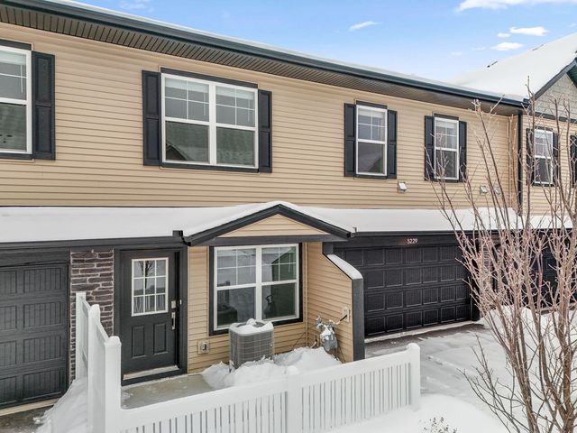 5229 Long Pointe Pass, Woodbury, MN 55129