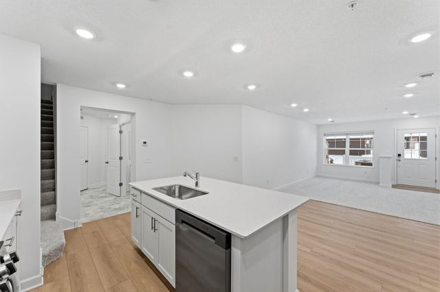 5229 Long Pointe Pass, Woodbury, MN 55129