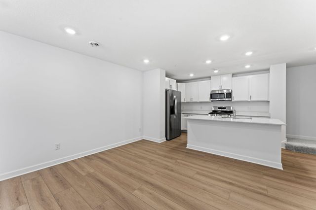 5229 Long Pointe Pass, Woodbury, MN 55129