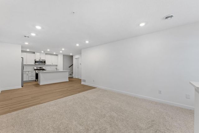 5229 Long Pointe Pass, Woodbury, MN 55129