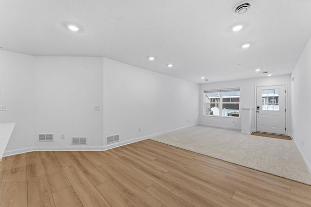 5229 Long Pointe Pass, Woodbury, MN 55129