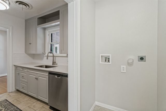 4925 Pershing Avenue, Fort Worth, TX 76107
