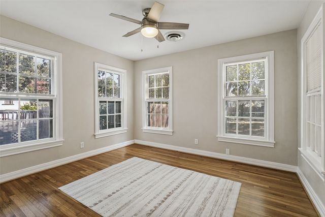 4925 Pershing Avenue, Fort Worth, TX 76107