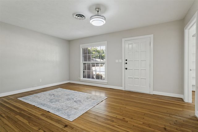 4925 Pershing Avenue, Fort Worth, TX 76107
