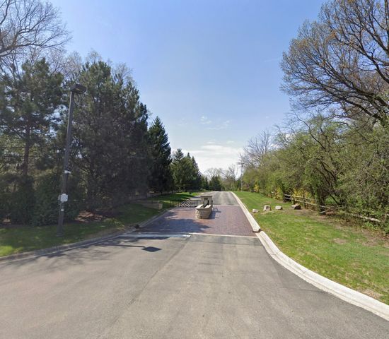 141 Breakenridge Farm Road, Oak Brook, IL 60523
