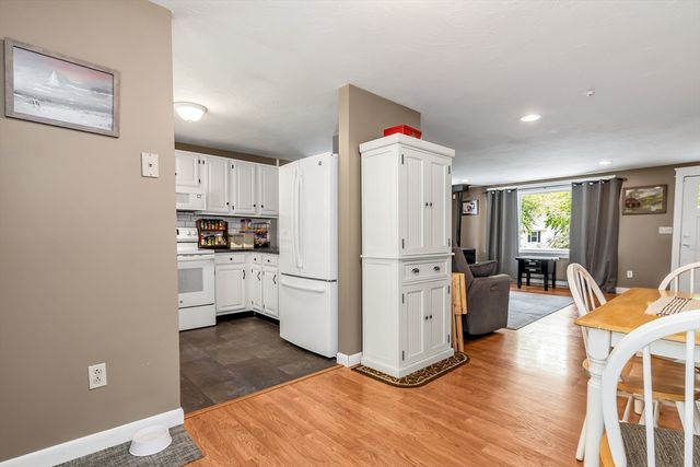2 Gates Ln, Millbury, MA 01527
