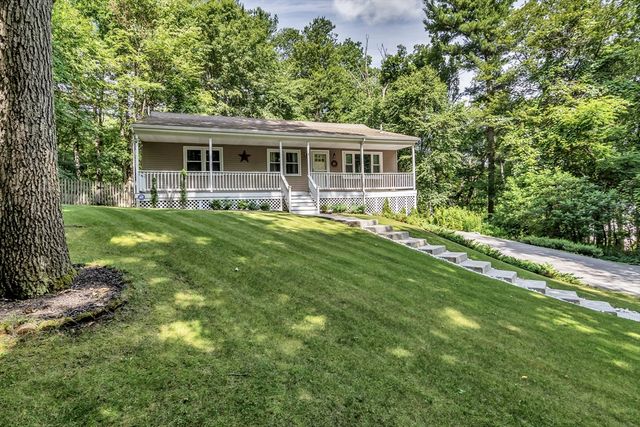 2 Gates Ln, Millbury, MA 01527