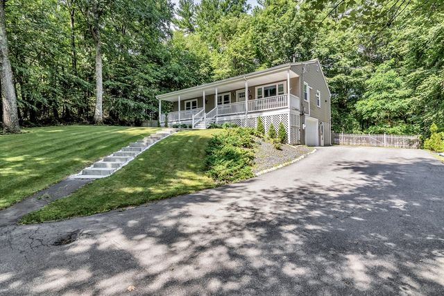 2 Gates Ln, Millbury, MA 01527