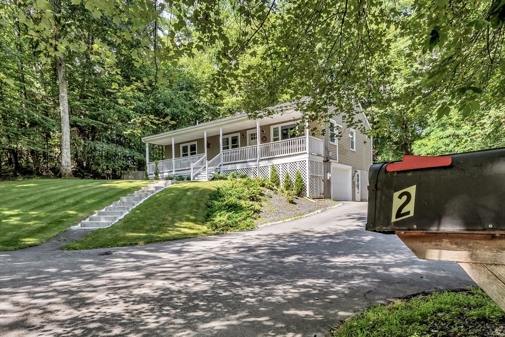 2 Gates Ln, Millbury, MA 01527