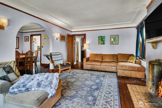 315 N 46th, Seattle, WA 98103