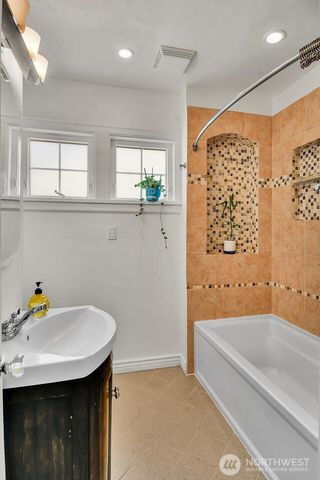 315 N 46th, Seattle, WA 98103