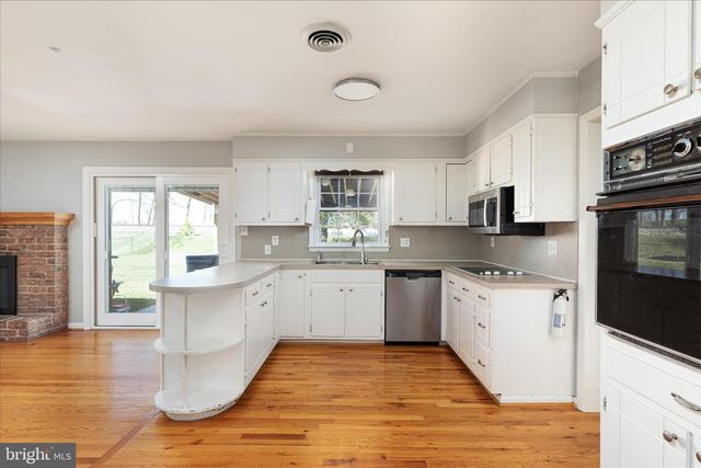 22120 HOLIDAY DR, Smithsburg, MD 21783