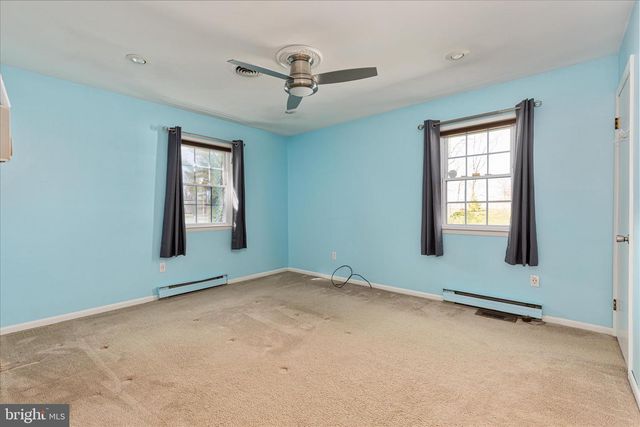 22120 HOLIDAY DR, Smithsburg, MD 21783
