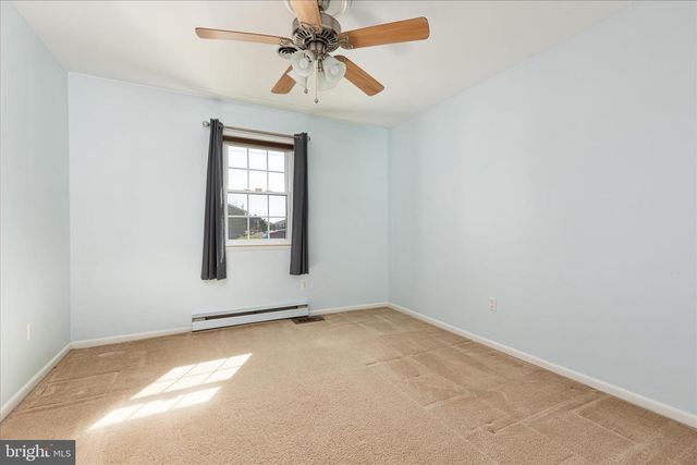 22120 HOLIDAY DR, Smithsburg, MD 21783