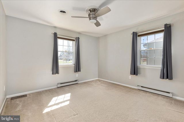 22120 HOLIDAY DR, Smithsburg, MD 21783