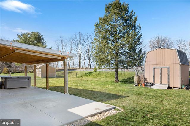 22120 HOLIDAY DR, Smithsburg, MD 21783