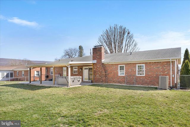 22120 HOLIDAY DR, Smithsburg, MD 21783