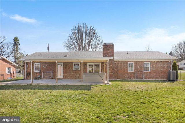 22120 HOLIDAY DR, Smithsburg, MD 21783