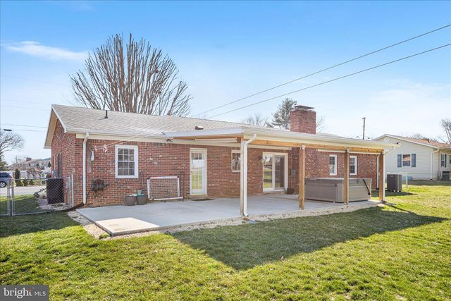 22120 HOLIDAY DR, Smithsburg, MD 21783