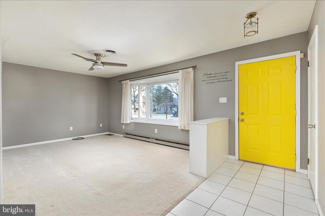 22120 HOLIDAY DR, Smithsburg, MD 21783