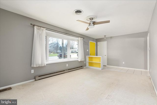 22120 HOLIDAY DR, Smithsburg, MD 21783