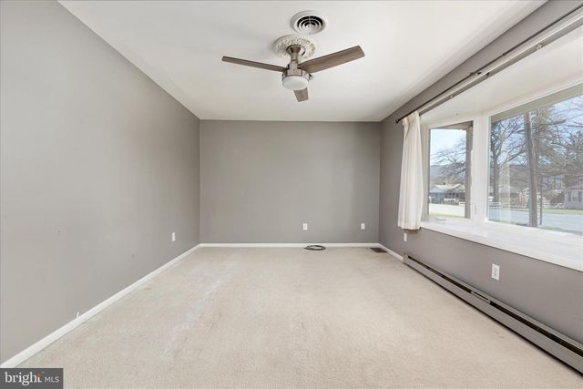 22120 HOLIDAY DR, Smithsburg, MD 21783